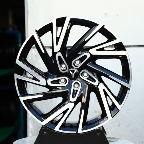 NIO ET7 wheels – Gloss Black Directional Machined Face, front view