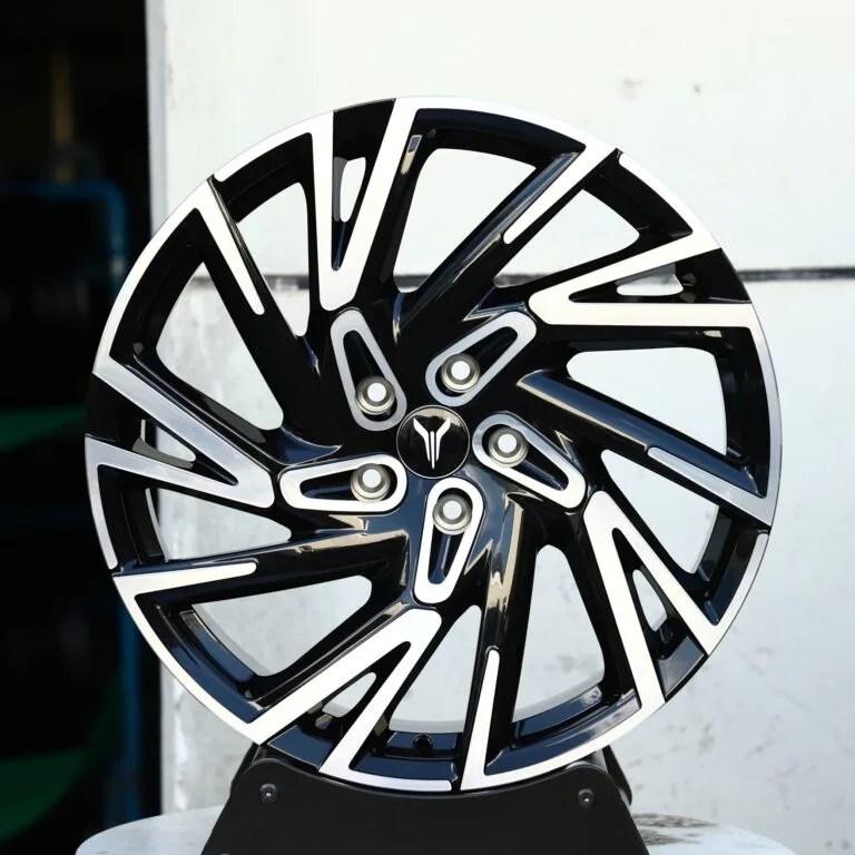 NIO ET7 wheels – Gloss Black Directional Machined Face, front view