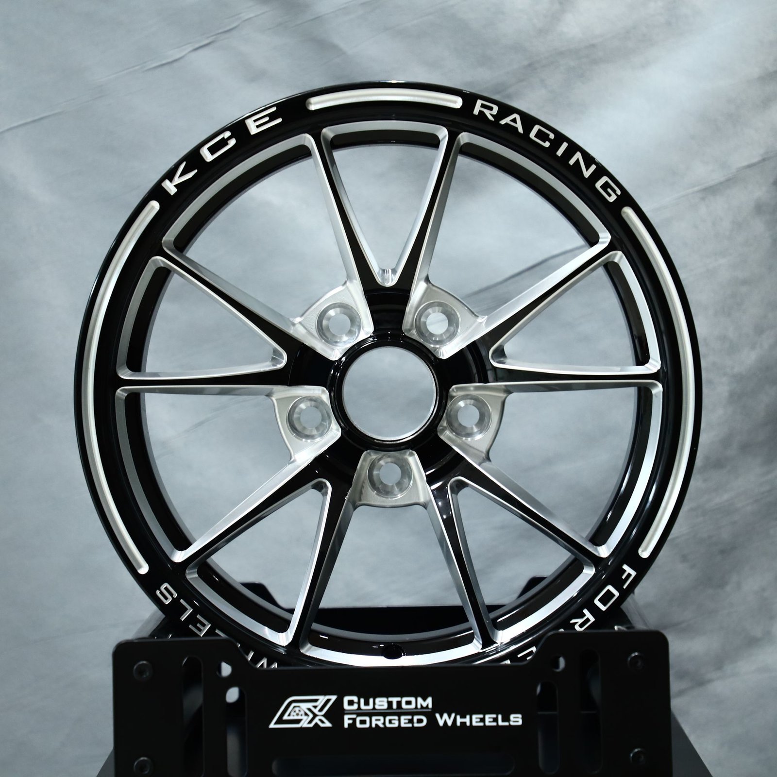 Ford Mustang wheels – Weld 5 V-Spoke Mirror Milled Beadlock, front view