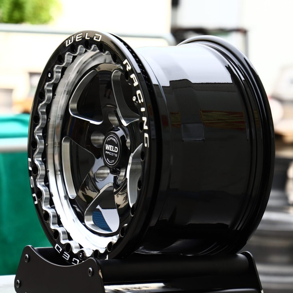 6x139.7 wheels – Gloss Black Beadlock (Weld S71-Style), side view