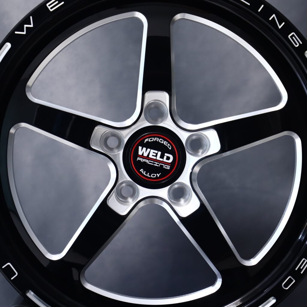 Dodge Challenger wheels – Weld Racing 10 Y-Spoke Mirror Milled Beadlock, lip and barrel detail