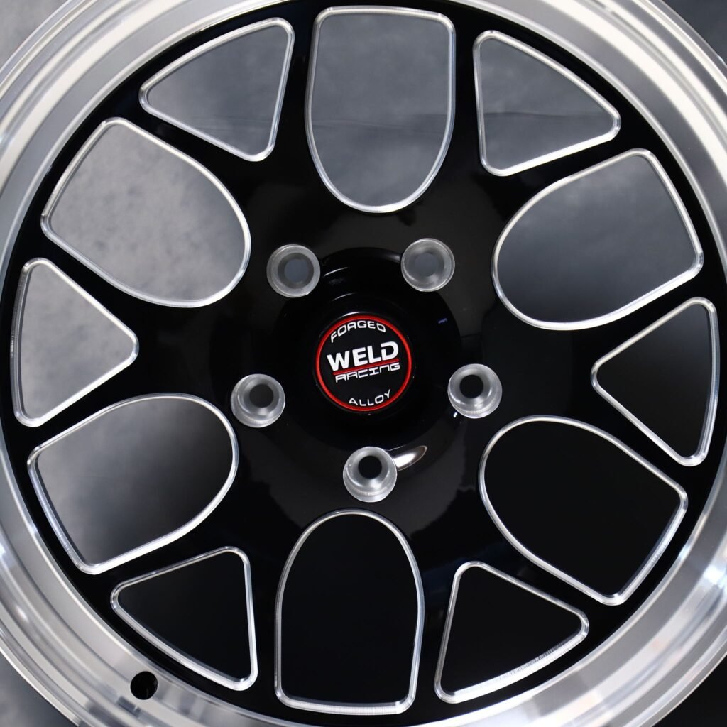 Dodge Challenger wheels – Weld Racing 5-Spoke Deep Lip Mirror Milled Beadlock, lip and barrel detail