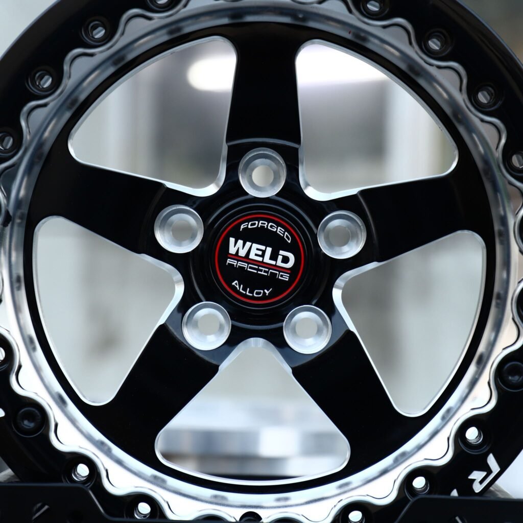 Dodge Challenger wheels – Weld Racing 5-Spoke Mirror Milled Beadlock, lip and barrel detail