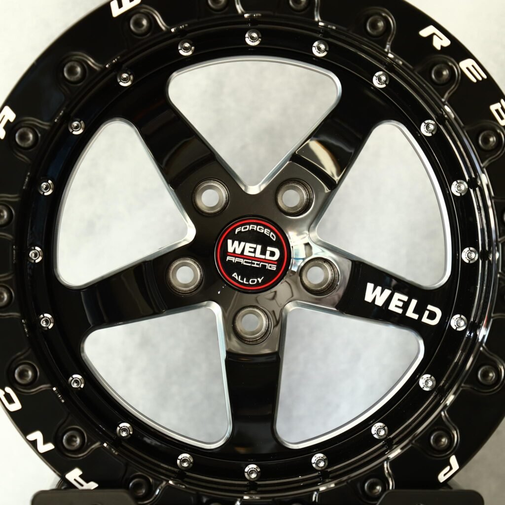 Dodge Challenger wheels – Weld Racing 5-Spoke Mirror Milled Beadlock, lip and barrel detail