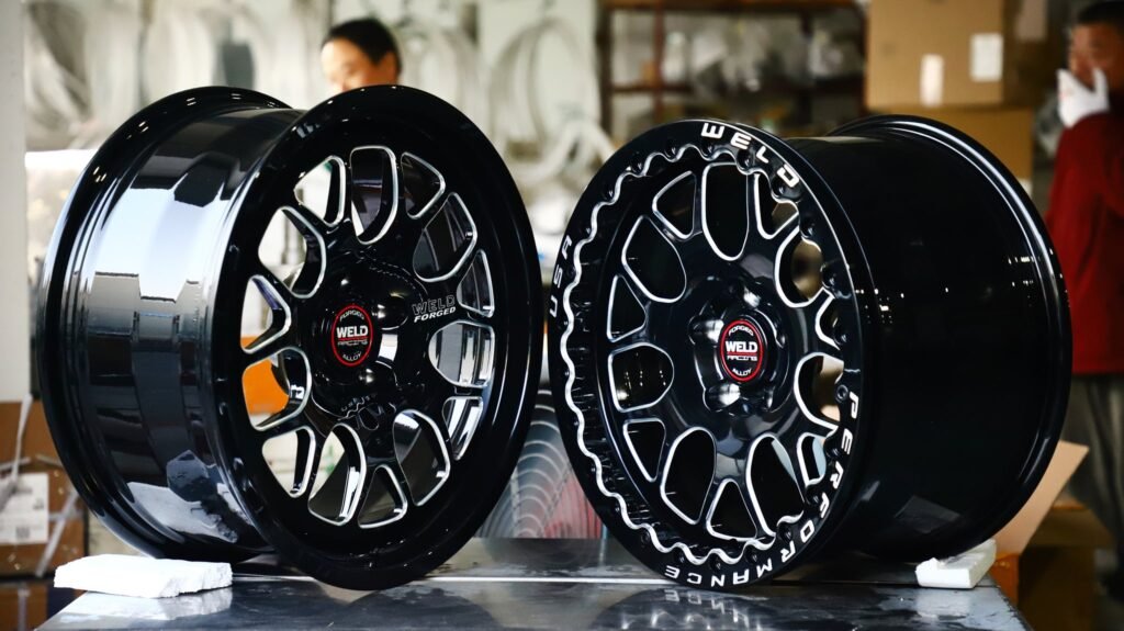 Dodge Challenger wheels – Weld Racing 5-Spoke Mirror Milled Beadlock, lip and barrel detail