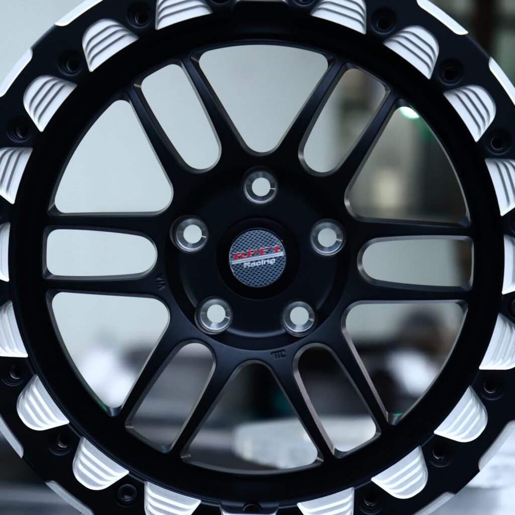 Dodge Challenger wheels – Weld Racing 5-Spoke Mirror Milled Beadlock, lip and barrel detail