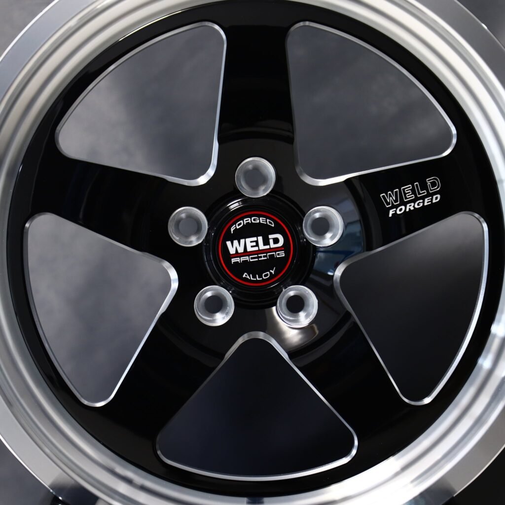Audi A4 B9 wheels – Mirror Milled (Weld Racing S71-Style), lip and barrel detail