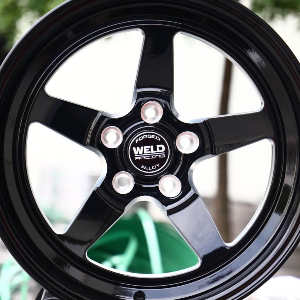 Audi A4 B9 wheels – Gloss Black 5-Spoke Deep Lip (Weld Racing S71-Style), lip and barrel detail