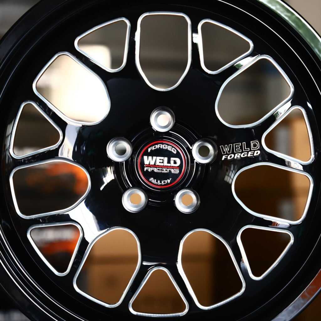 Audi A4 B9 wheels – Weld Racing Matte Silver Deep Lip, lip and barrel detail