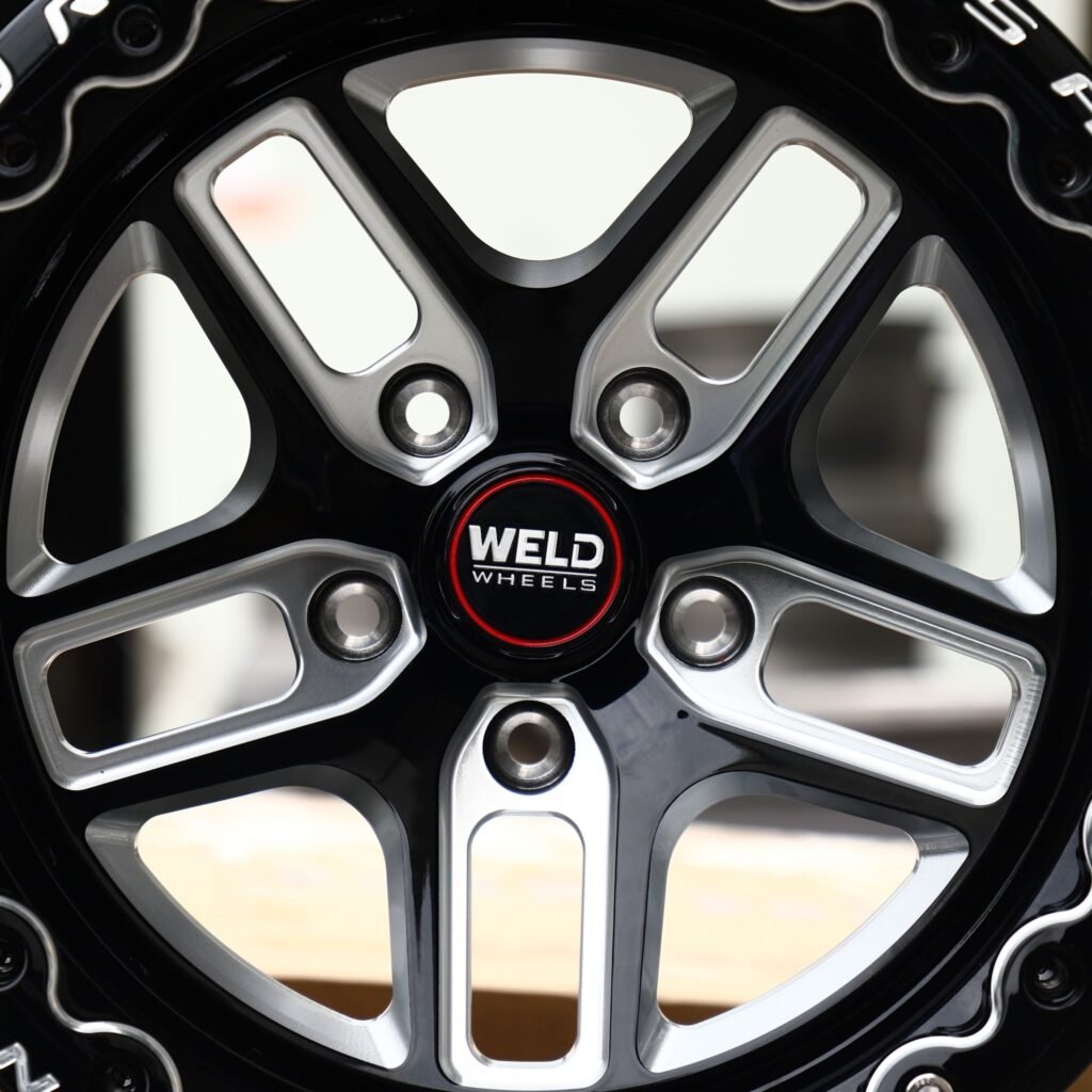 Dodge Charger wheels – Gloss Black / Machined 5 Split-Spoke Beadlock (Weld Racing-Style), lip and barrel detail
