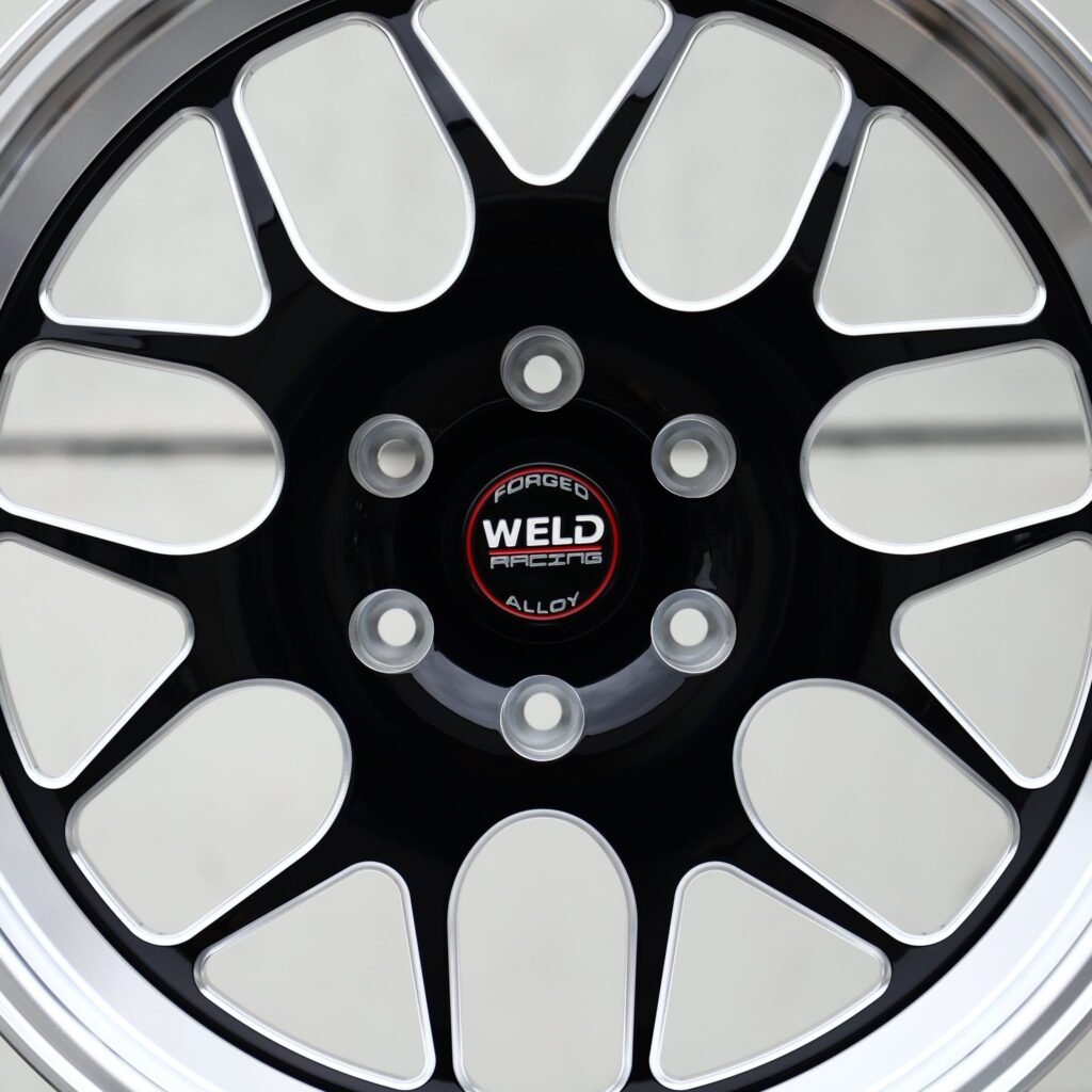 Toyota 4Runner wheels – Gloss Black / Machined Mesh Beadlock (Weld Racing-Style), lip and barrel detail