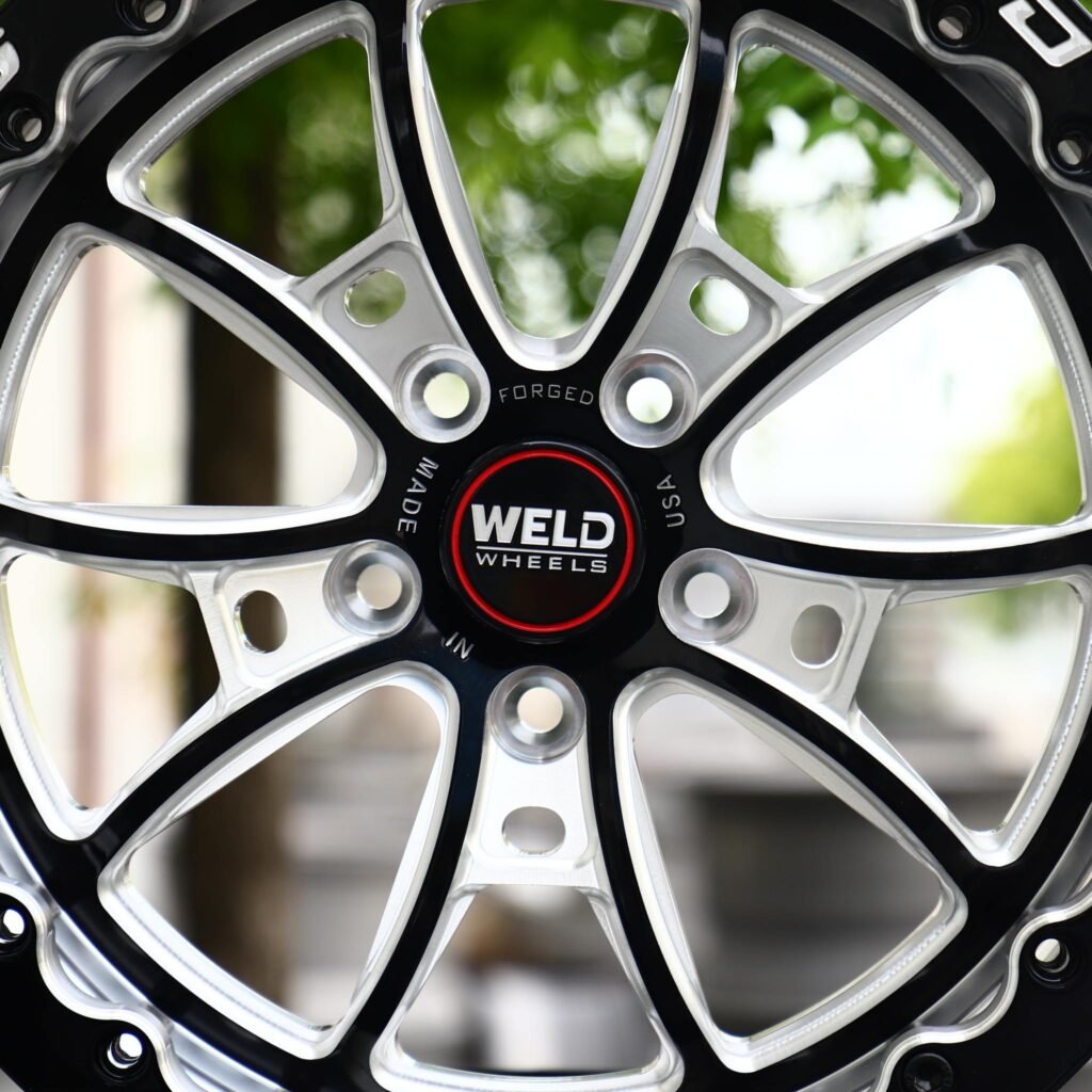 Dodge Charger wheels – Gloss Black / Mirror Milled 10-Spoke Beadlock (Weld Racing-Style), lip and barrel detail