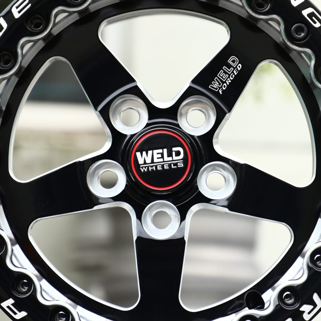 Dodge Charger wheels – Gloss Black / Mirror Milled 5-Spoke Beadlock (Weld Racing-Style), lip and barrel detail