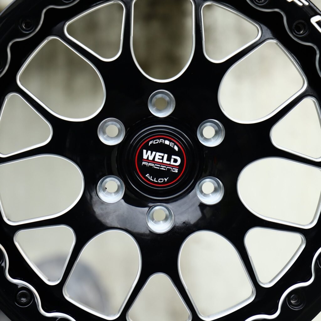Toyota 4Runner wheels – Gloss Black / Mirror Milled Mesh Beadlock (Weld Racing-Style), lip and barrel detail