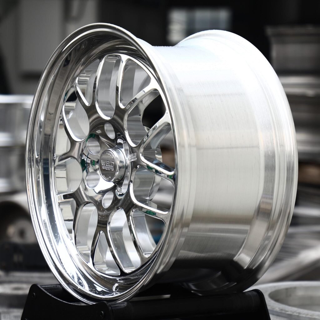 Toyota 4Runner wheels – Mirror Polished 7 Y-Spoke Mesh (Weld Racing-Style), lip and barrel detail
