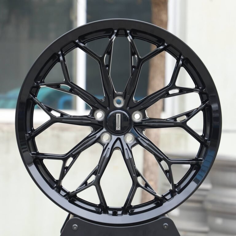 WEY Tank 300 wheels – Matte Silver 10 Y-Spoke, front view