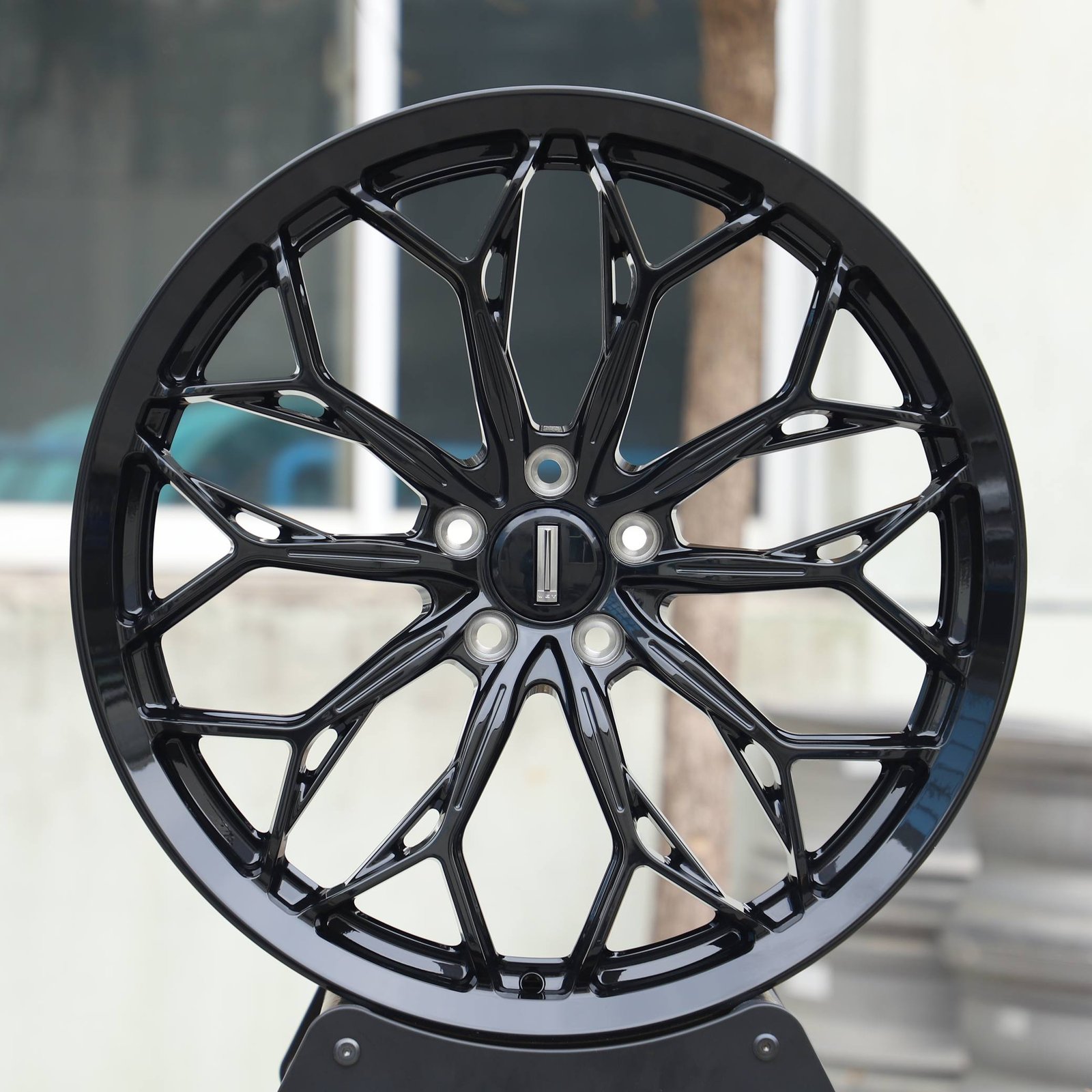 Lincoln Navigator wheels – Gloss Black Mesh (Lincoln OEM-Style), front view