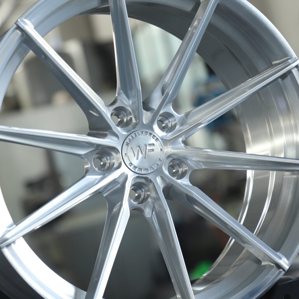 Audi A4 B9 wheels – WF Brushed Silver 10-Spoke, lip and barrel detail