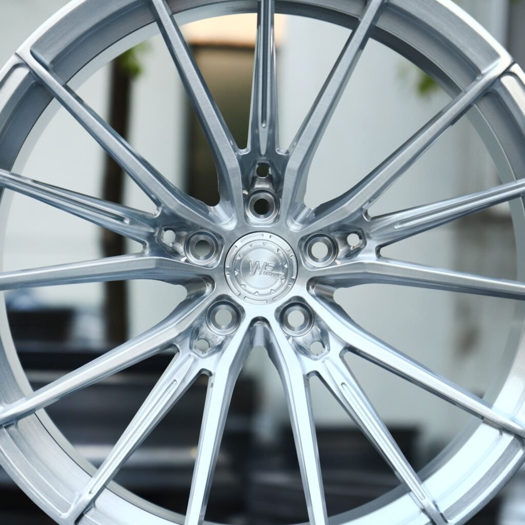 Audi A4 B9 wheels – Brushed Silver 5 W-Spoke (WF CF.4-FFR-Style), lip and barrel detail