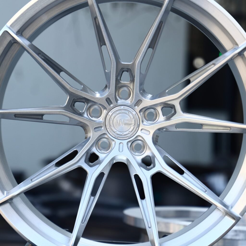 Audi A4 B9 wheels – WF Brushed Silver Side-Milled, lip and barrel detail