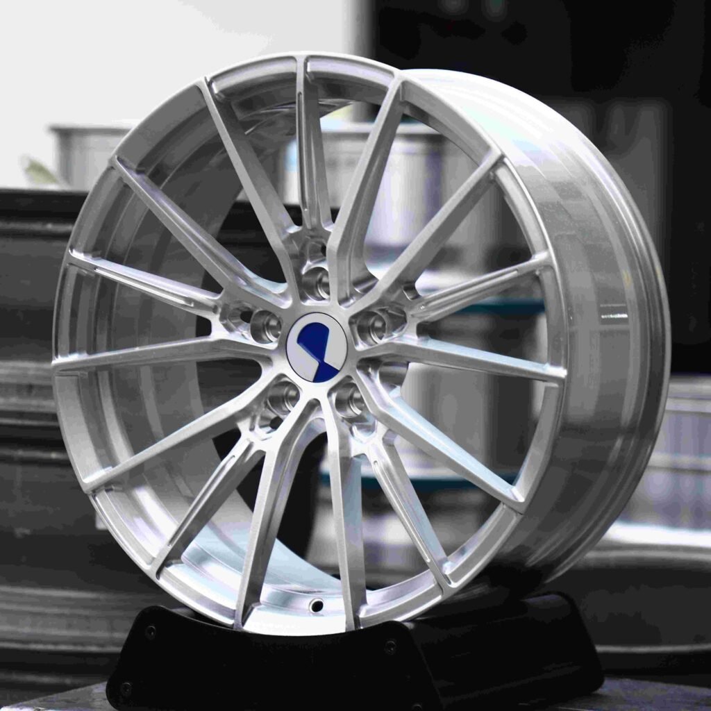 BMW M3 G80 wheels – Brushed Silver 5 W-Spoke (WF CF.4-FFR-Style), angled view