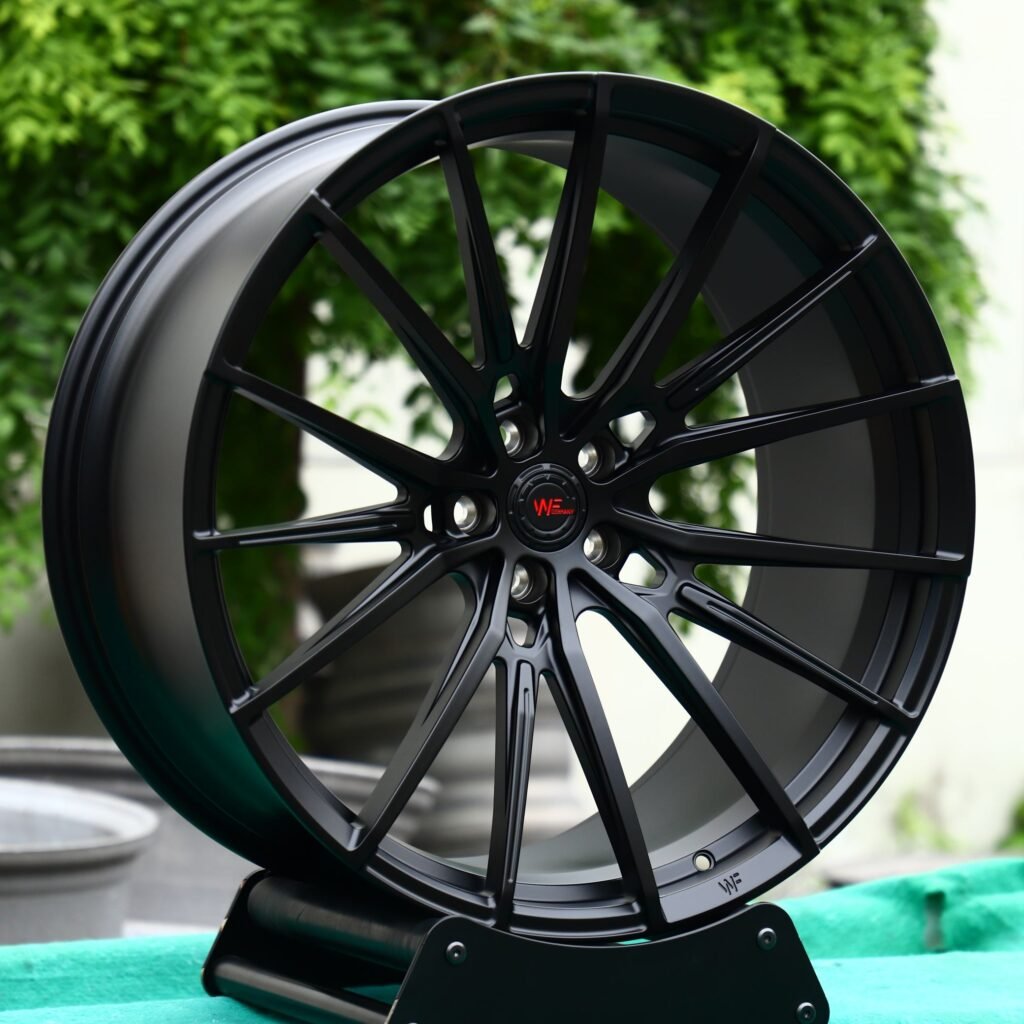 BMW M3 G80 wheels – Gloss Black 5 W-Spoke (WF CF.4-FFR-Style), angled view