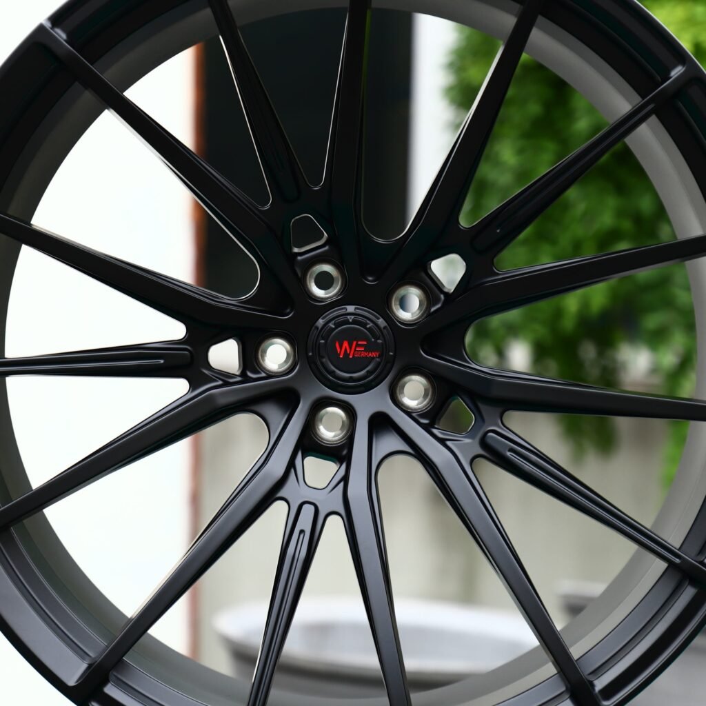 Audi A4 B9 wheels – Gloss Black 5 W-Spoke (WF CF.4-FFR-Style), lip and barrel detail