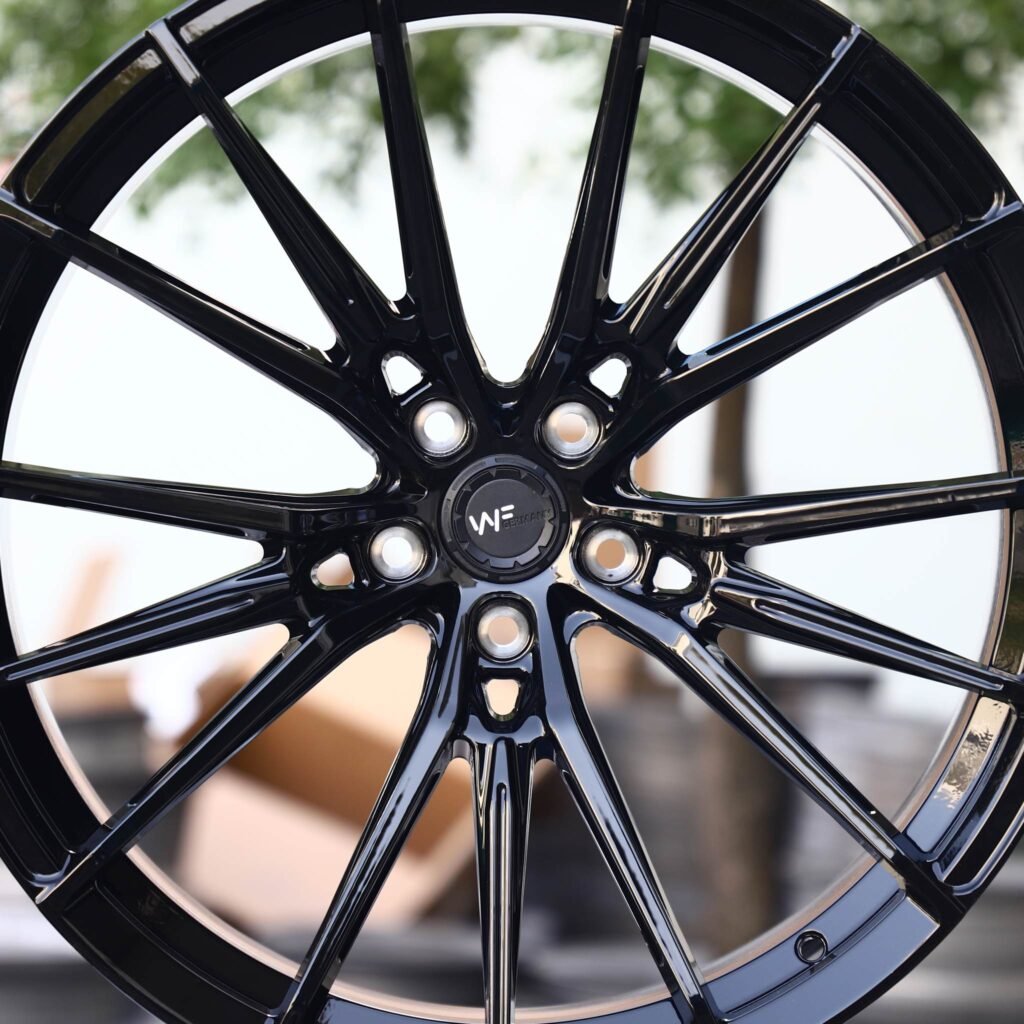Audi A4 B9 wheels – Gloss Black 5 W-Spoke (WF CF.4-FFR-Style), lip and barrel detail