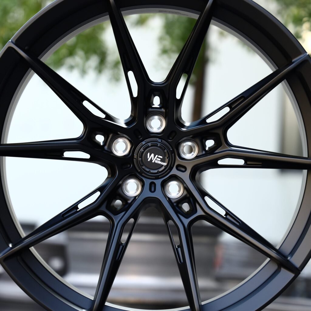 Audi A4 B9 wheels – Gloss Black 5 Y-Spoke Side-Milled (WF R2-Style), lip and barrel detail