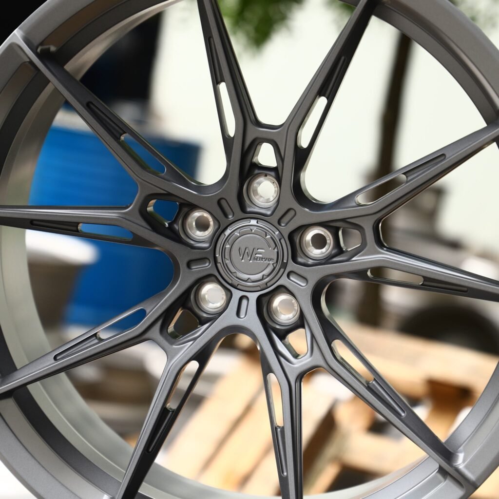 Audi A4 B9 wheels – Gloss Black / Gunmetal Side-Milled (WF R2-Style), lip and barrel detail