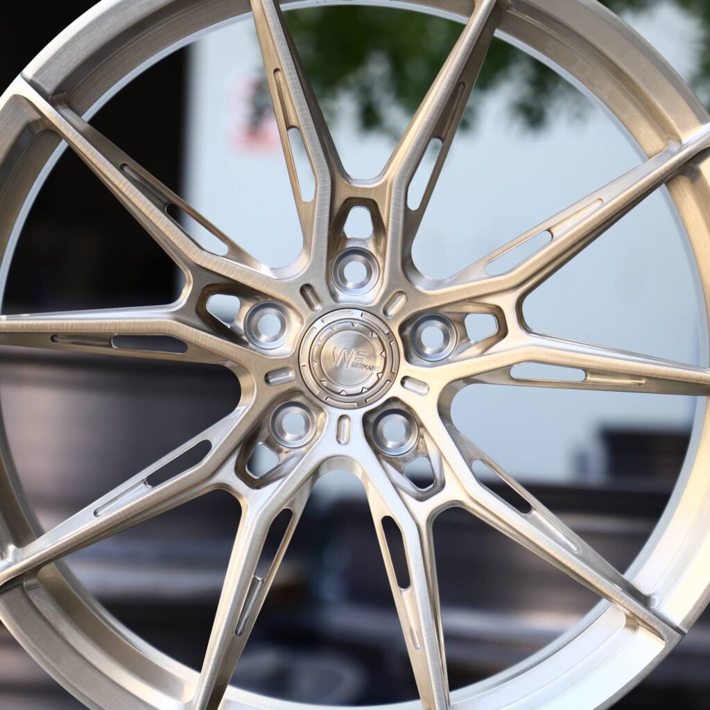 Audi A4 B9 wheels – Transparent Gold Custom (WF R2-Style), lip and barrel detail