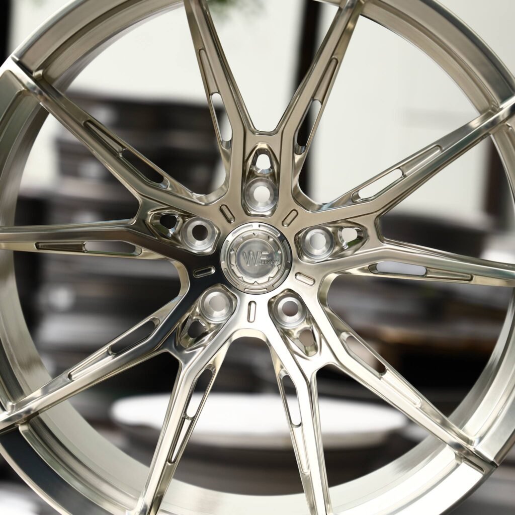 Audi A4 B9 wheels – Transparent Pale Gold Concave (WF R2-Style), lip and barrel detail