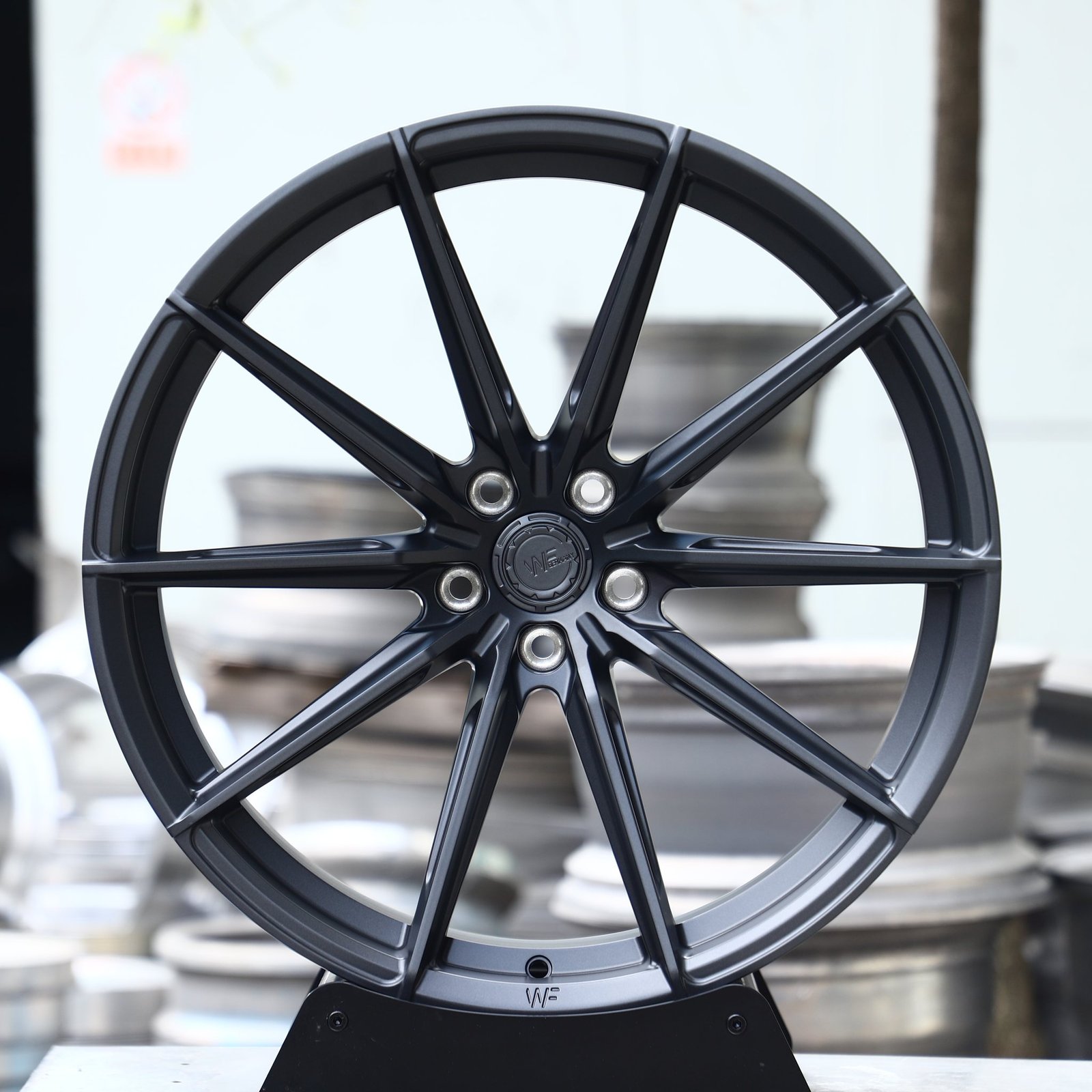 Porsche 911 wheels – Gunmetal 10-Spoke (Wheelforce-Style), front view