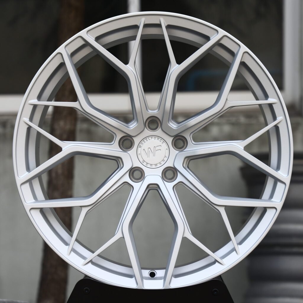 Porsche 911 wheels – Hyper Silver Mesh Multi-Spoke (Wheelforce-Style), front view