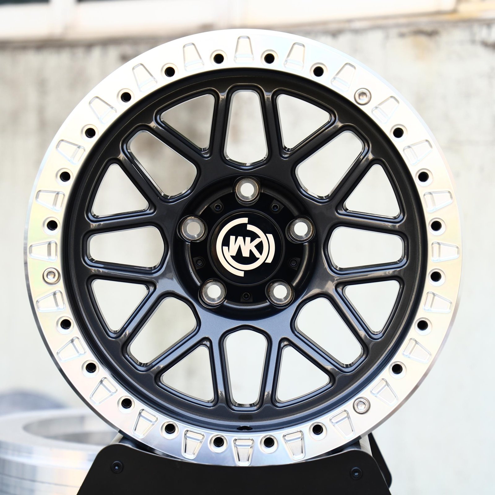 Jeep Wrangler wheels – Gloss Black Machined Mesh Beadlock (WK-Style), front view