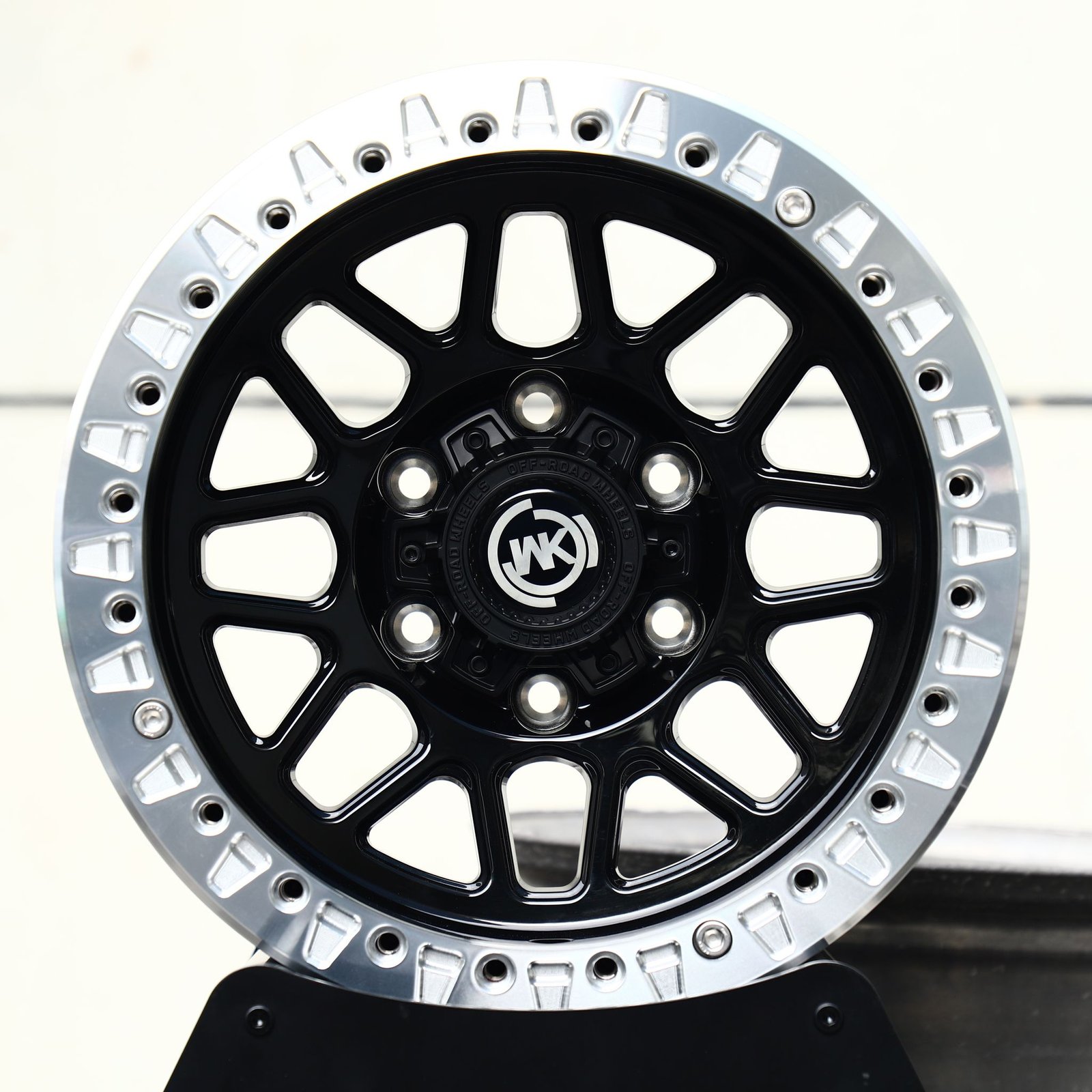 Ford F-150 wheels – Gloss Black Mesh Beadlock (WK-Style), front view