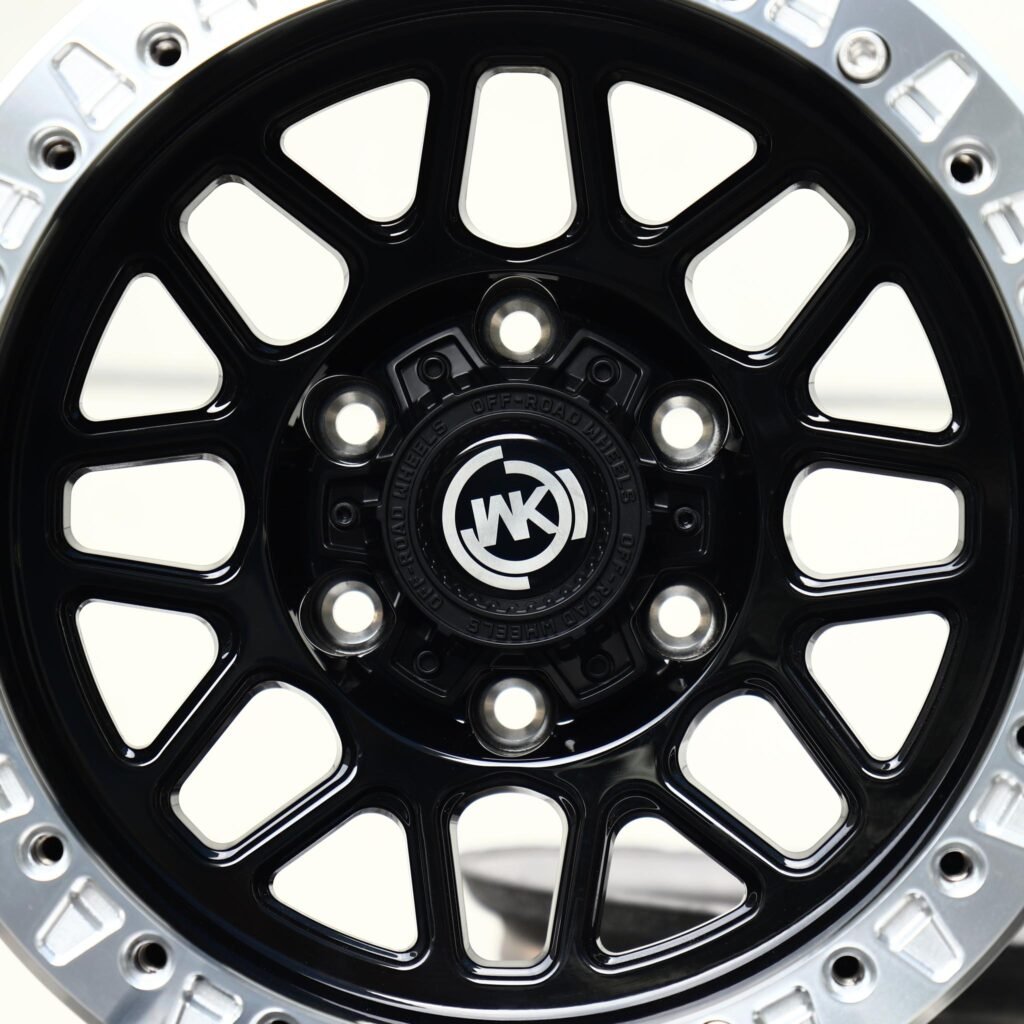 Toyota 4Runner wheels – Gloss Black Mesh Beadlock (WK-Style), lip and barrel detail