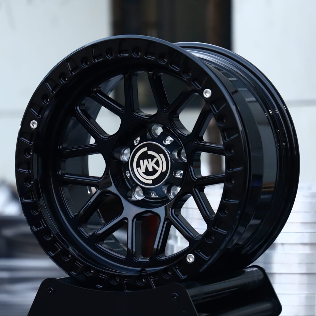 Toyota Land Cruiser wheels – Gloss Black Mesh Beadlock (WK-Style), angled view