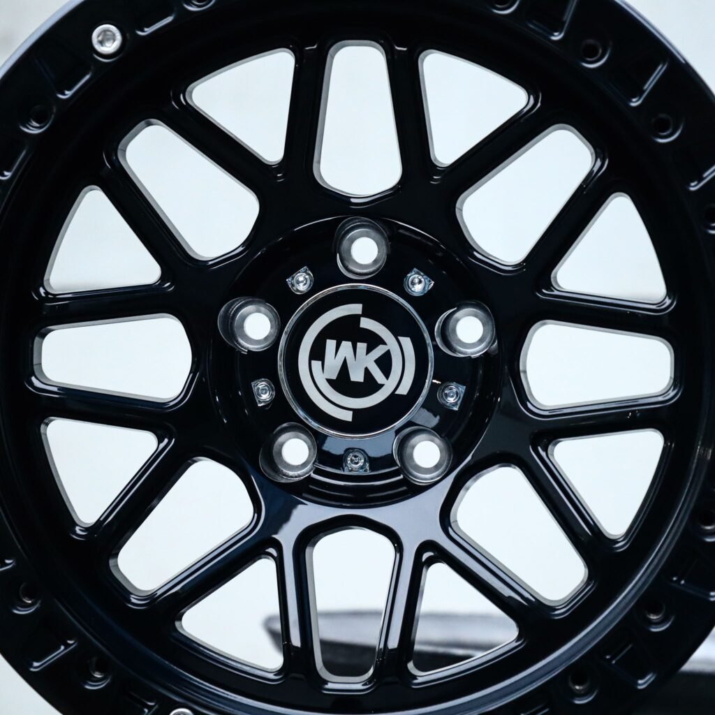 Jeep Gladiator wheels – Gloss Black Multi-Spoke (WK-Style), lip and barrel detail