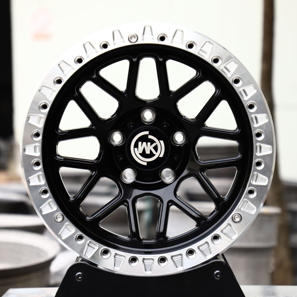 Jeep Wrangler wheels – Gloss Black / Polished Mesh Beadlock (WK-Style), front view