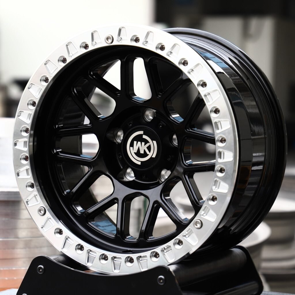 Toyota Land Cruiser wheels – Gloss Black / Polished Mesh Beadlock (WK-Style), angled view