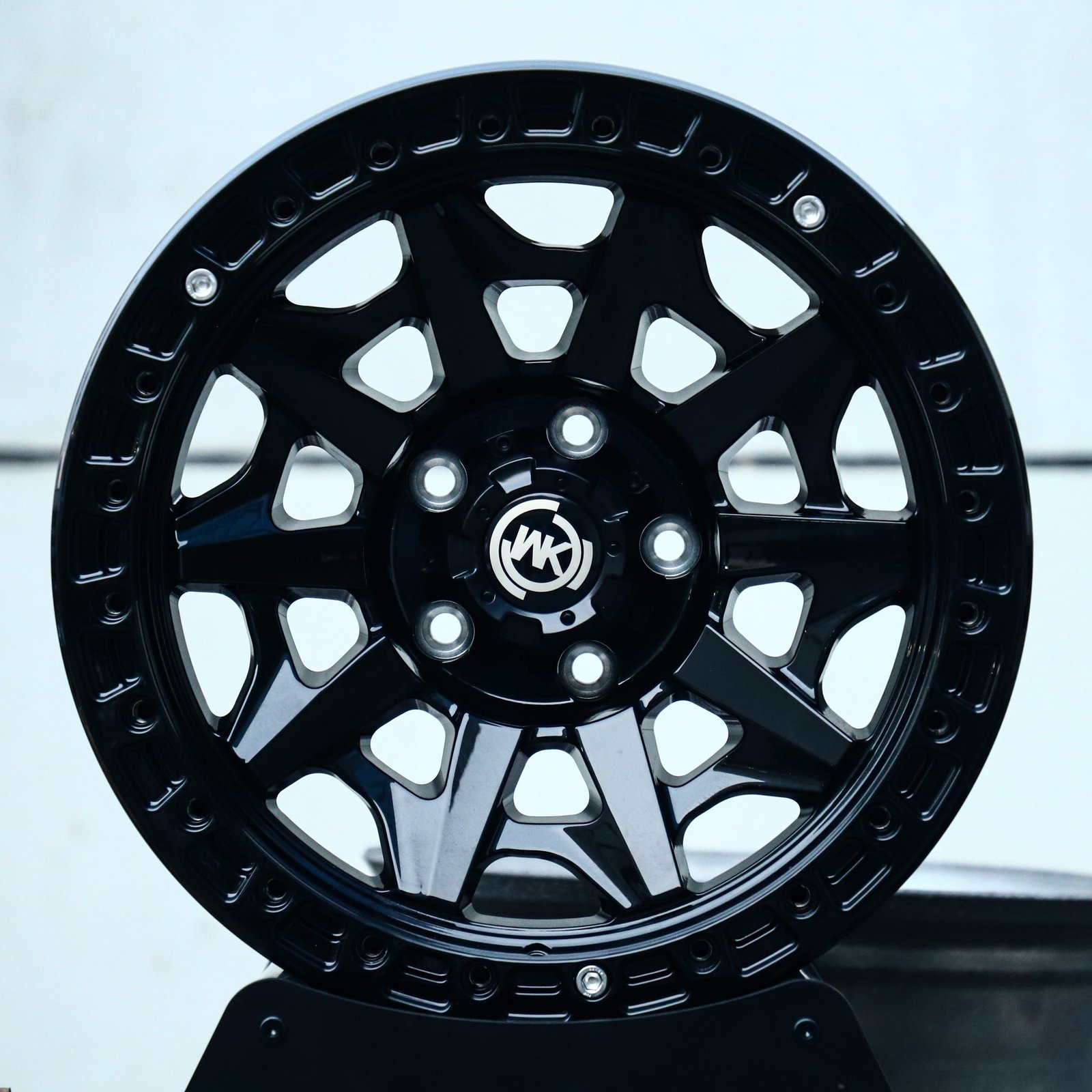 Jeep Wrangler wheels – Gloss Black Split-Spoke Bolt-Ring (WK-Style), front view
