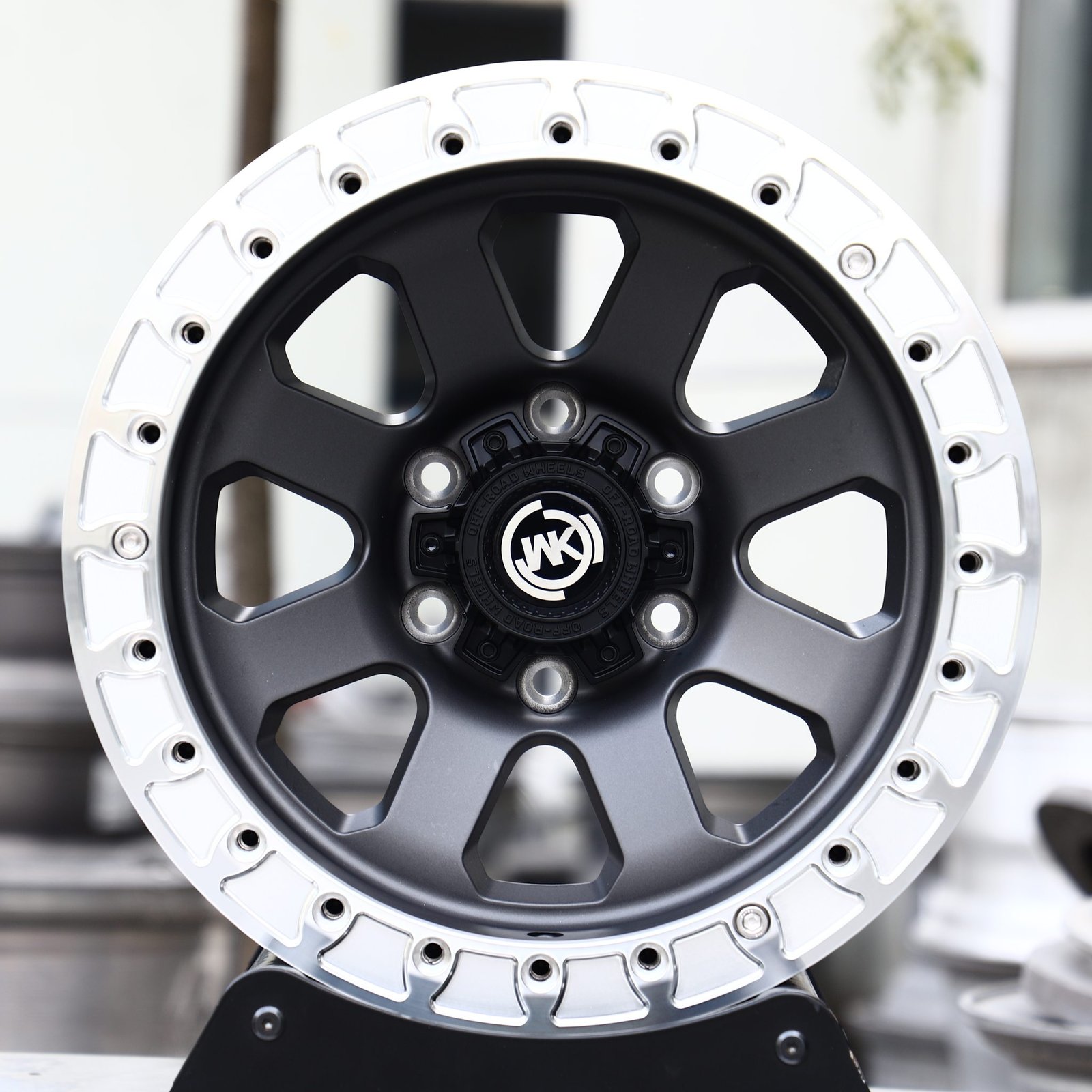 Ford F-150 wheels – Matte Black 6-Spoke Beadlock (WK-Style), front view