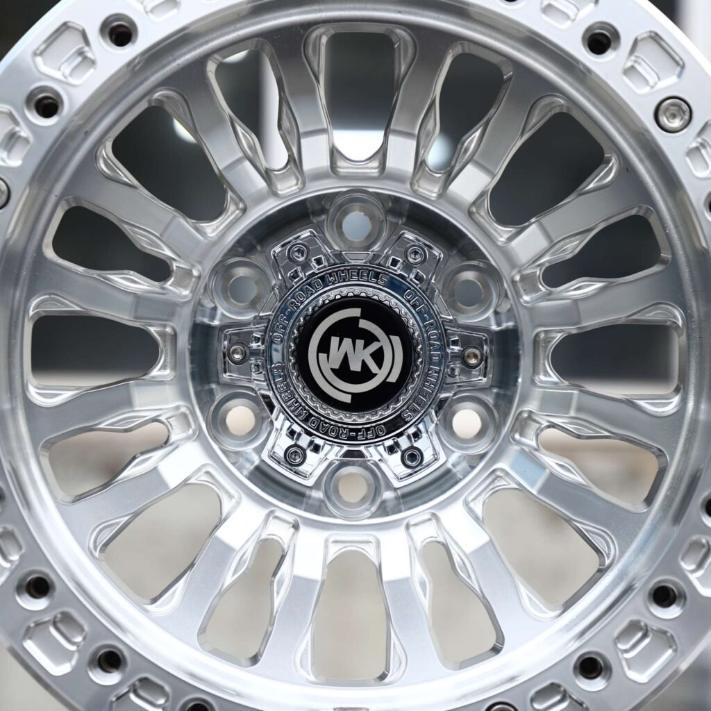 Toyota 4Runner wheels – Mirror Polished Mesh Beadlock (WK-Style), lip and barrel detail