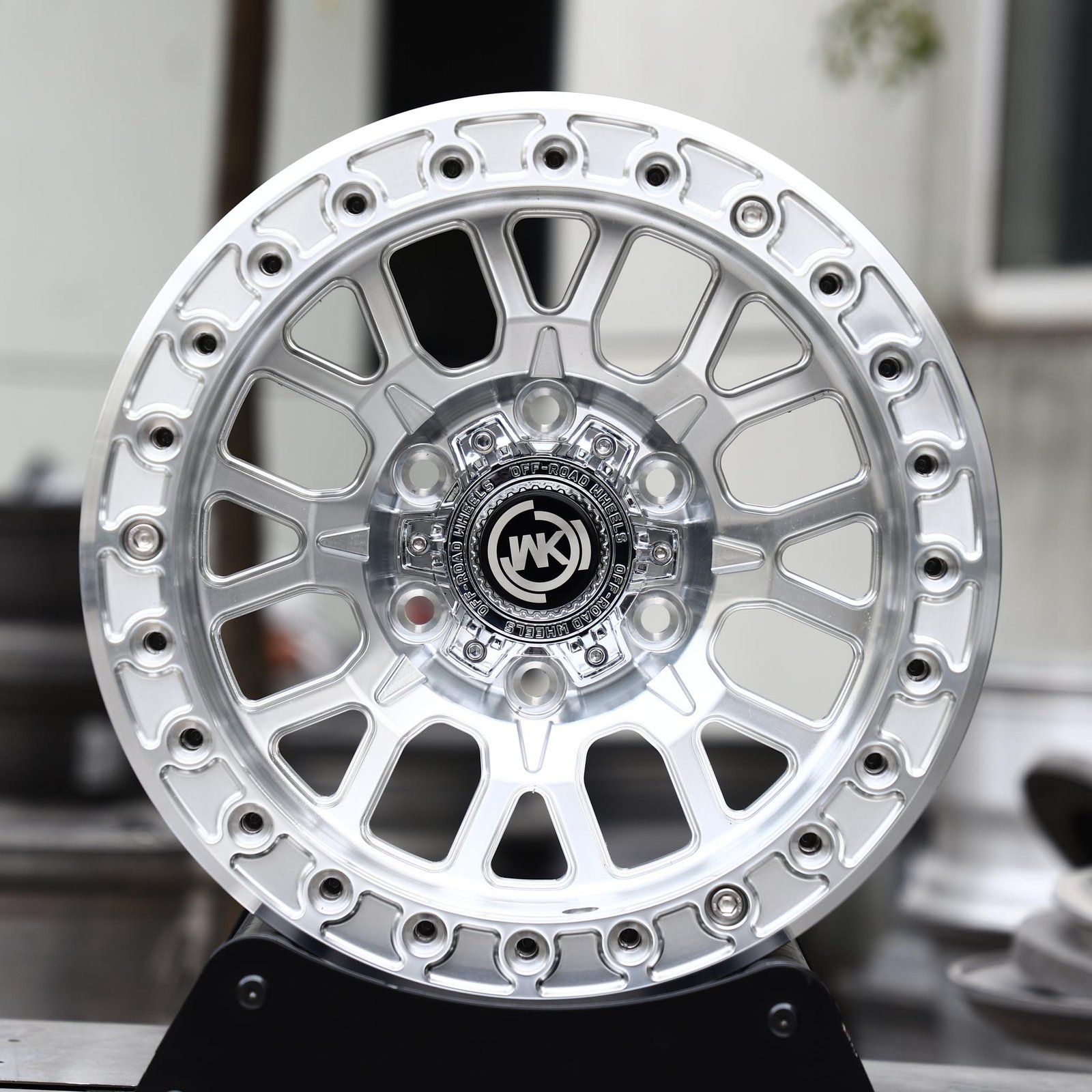 Ford F-150 wheels – Polished Multi-Spoke Beadlock (WK-Style), front view