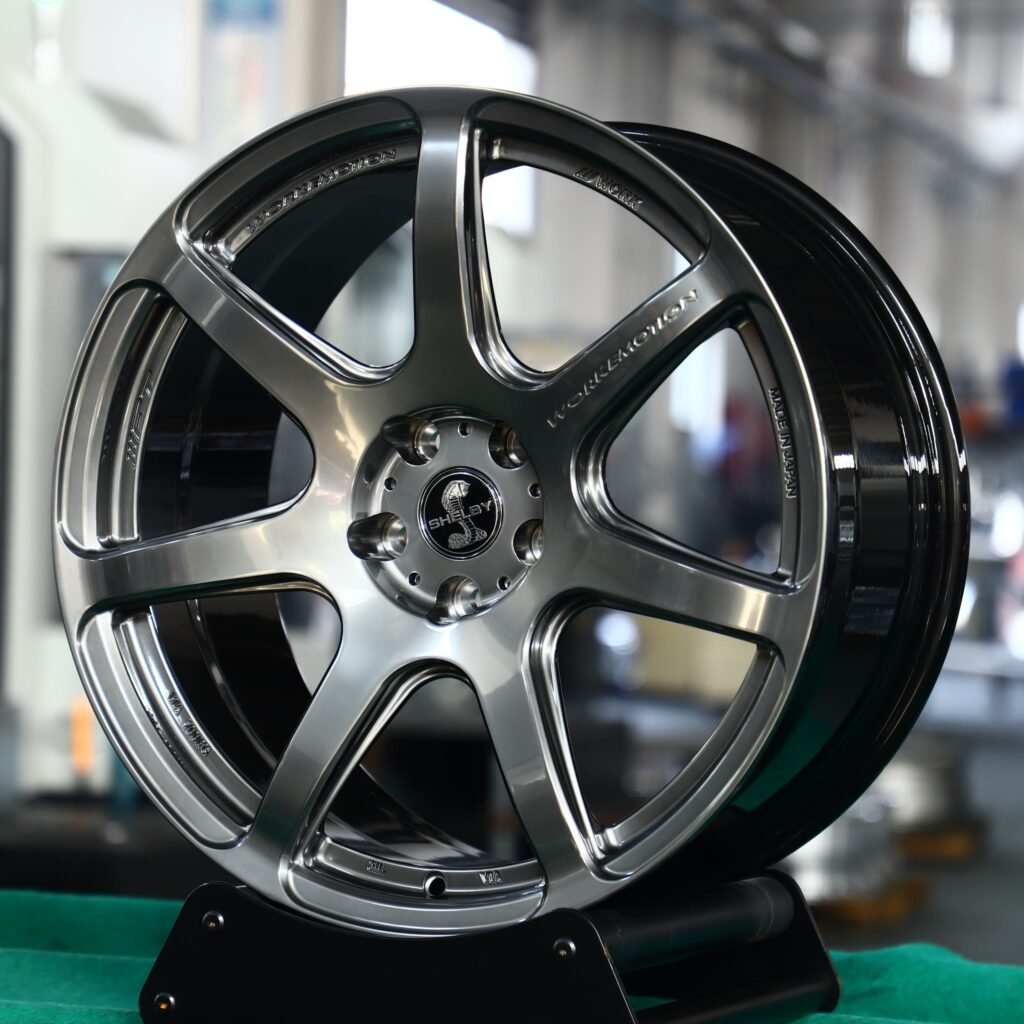 Ford Explorer wheels – Bright Gray Custom (Shelby-Style), angled view