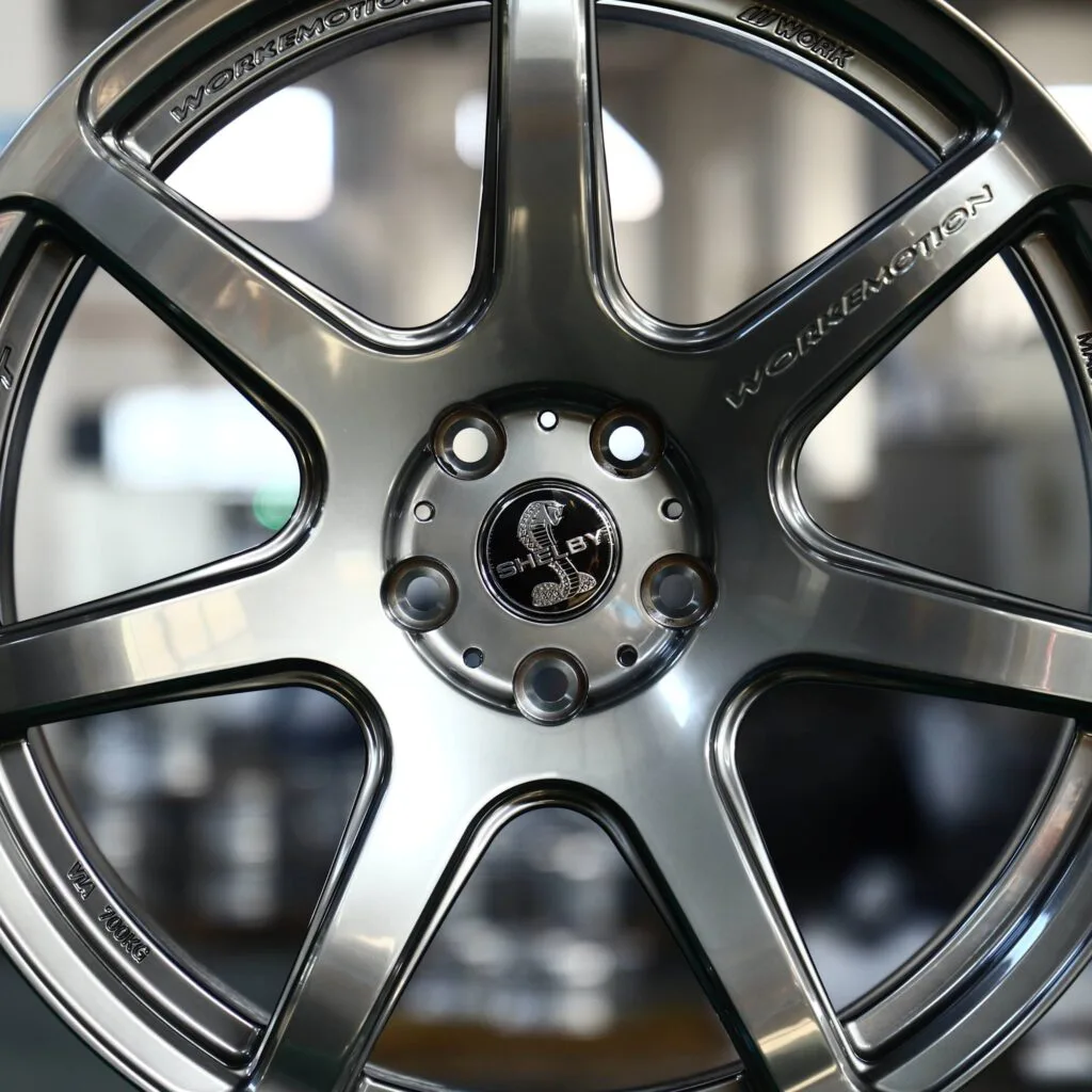 Ford Mustang S550 wheels – Bright Gray Custom (Shelby-Style), lip and barrel detail