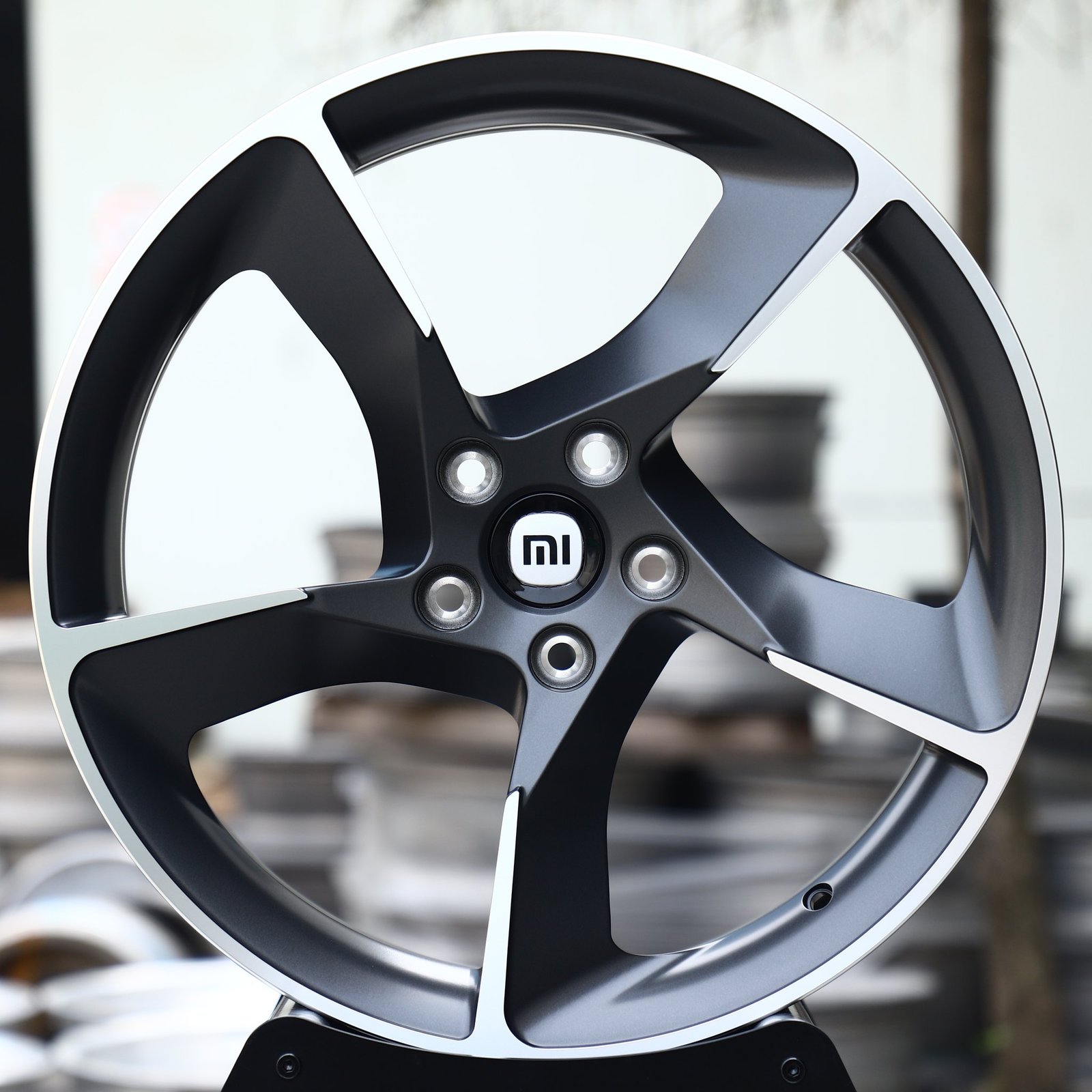 Xiaomi SU7 wheels – Matte Black Machined 5-Spoke Rotor (Xiaomi OEM-Style), front view
