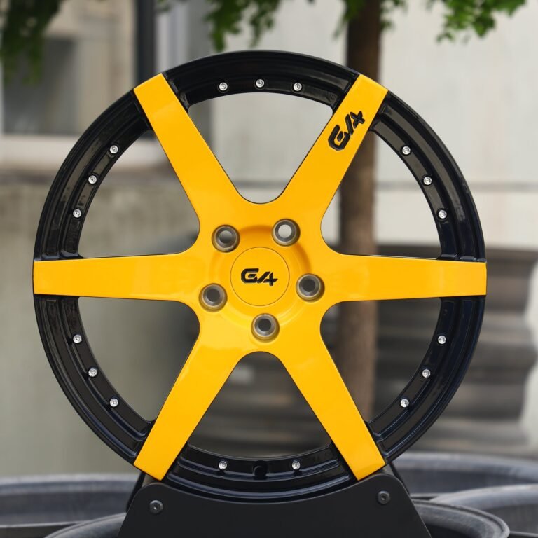 Porsche 911 wheels – Yellow / Gloss Black Custom, front view