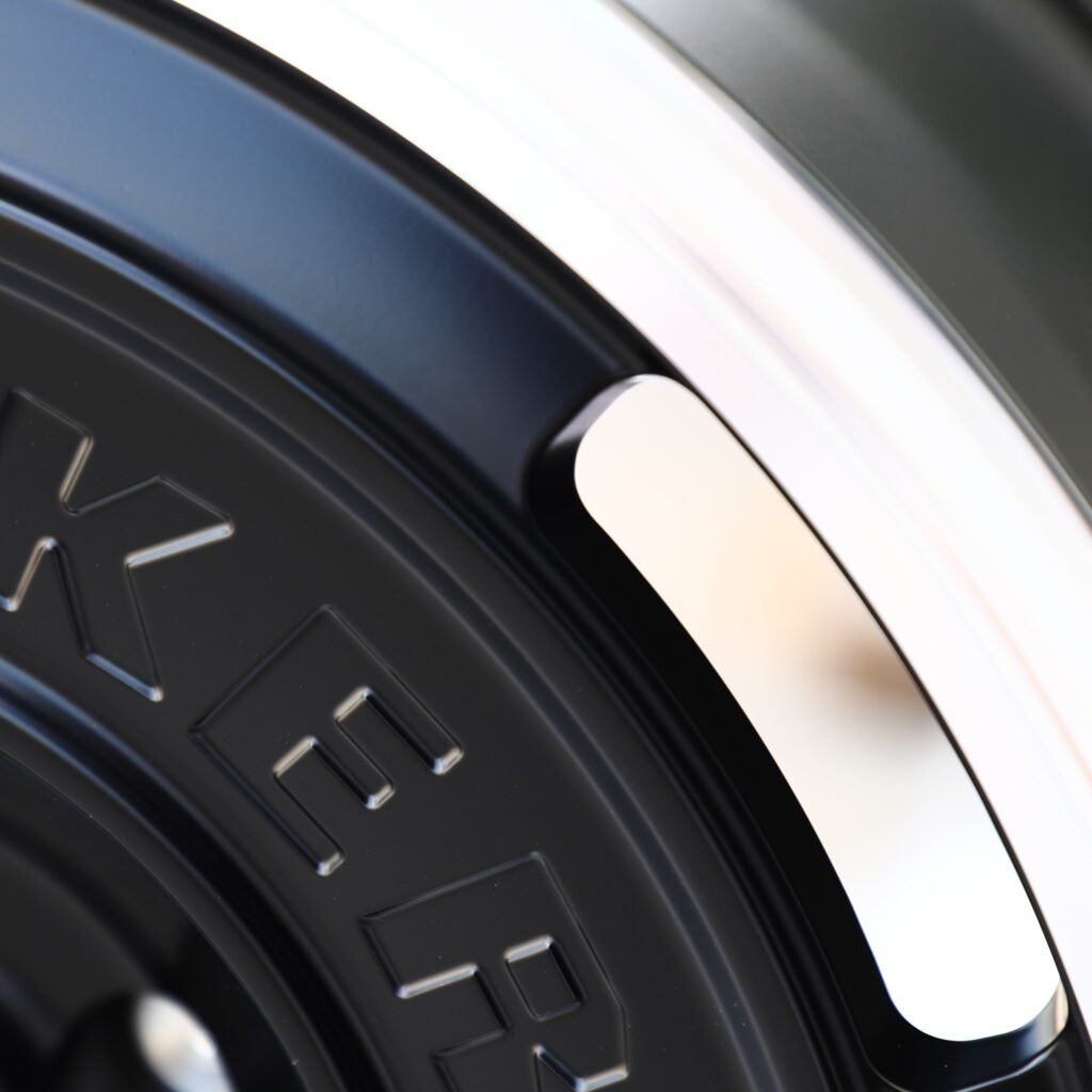 Chevrolet Silverado 1500 wheels – Yowalker Matte Black Full-Face Machined Lip, lip and barrel detail